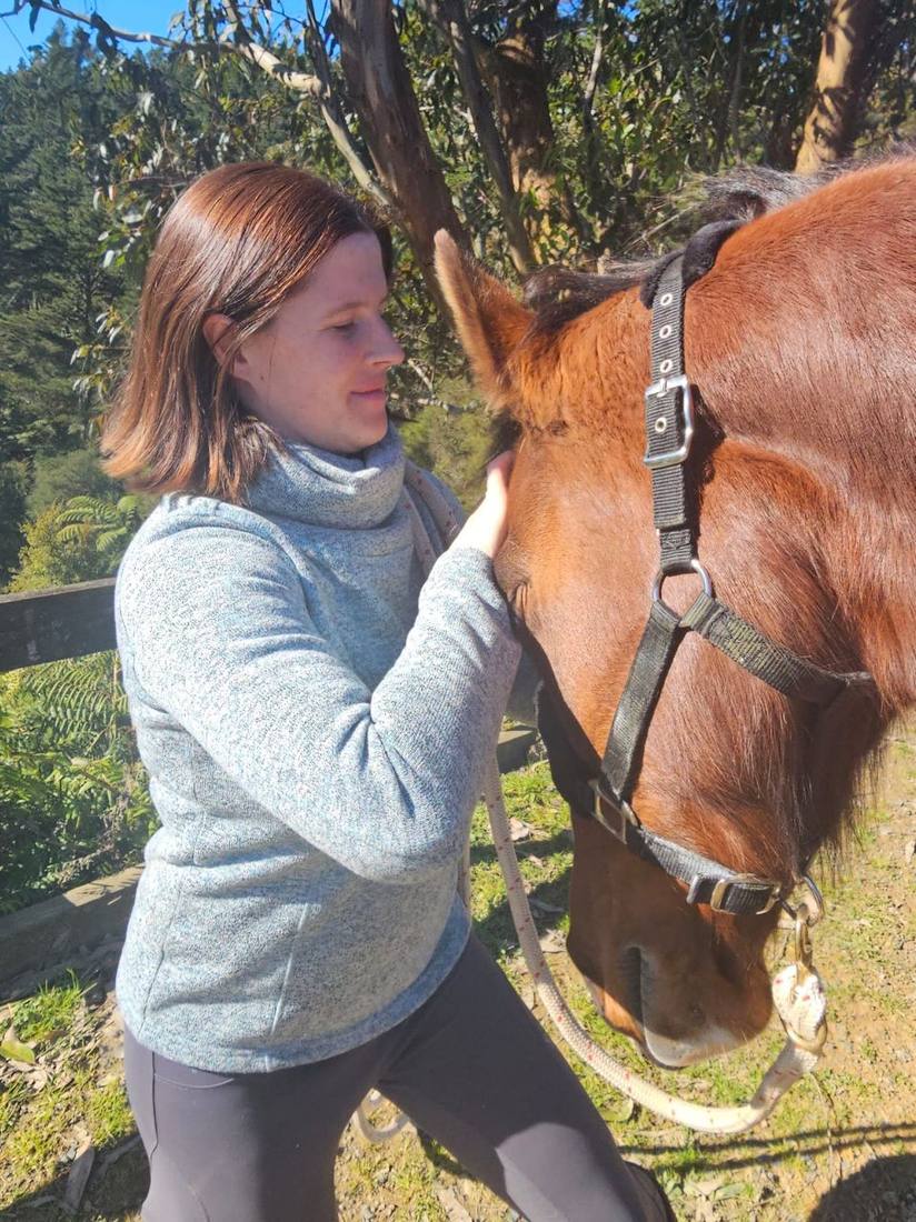 Dr Kelly Voschezang with a horse